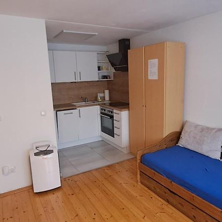 Helle Souterrainwohnung Naehe Flughafen, Landshut Und Muenchen 1 Bis 5 Personen Bruckberg Exterior photo
