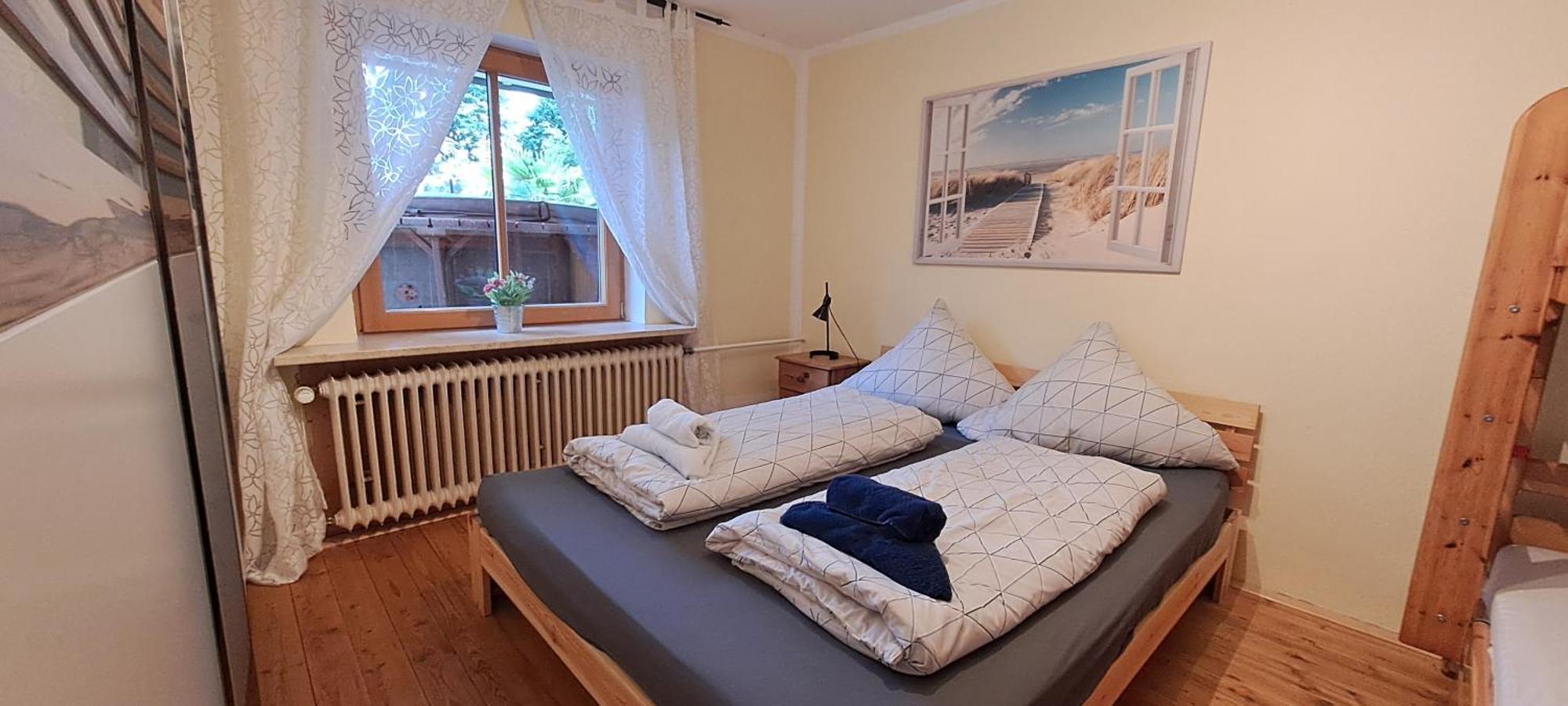 Helle Souterrainwohnung Naehe Flughafen, Landshut Und Muenchen 1 Bis 5 Personen Bruckberg Exterior photo